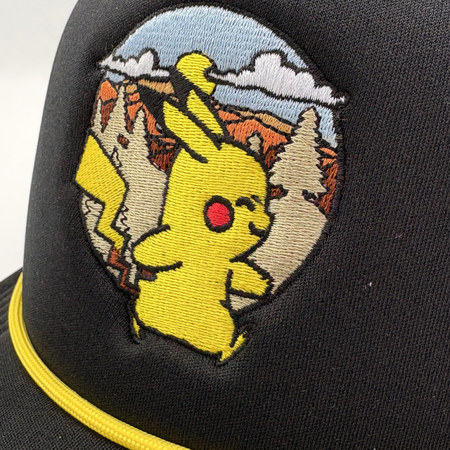 Gorra Pokémon Pikachu Adulto Negra Tipo Trucker Ajustable