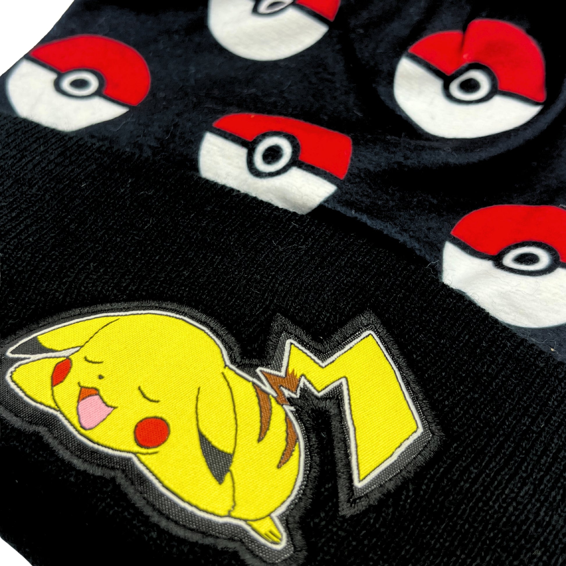 Gorro para el frio Pokemon Pokebolas Pikachu - Fan Army