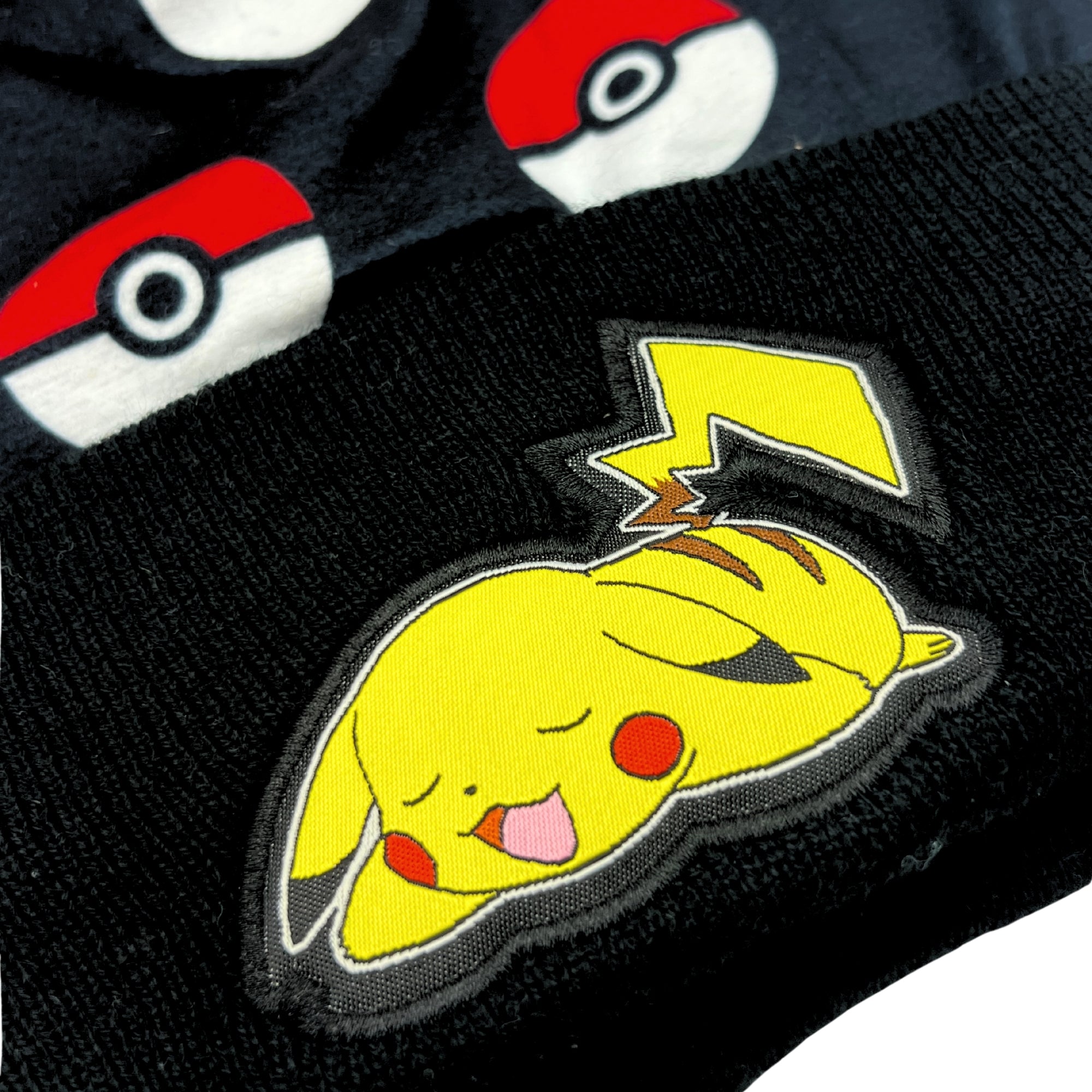 Gorro para el frio Pokemon Pokebolas Pikachu - Fan Army
