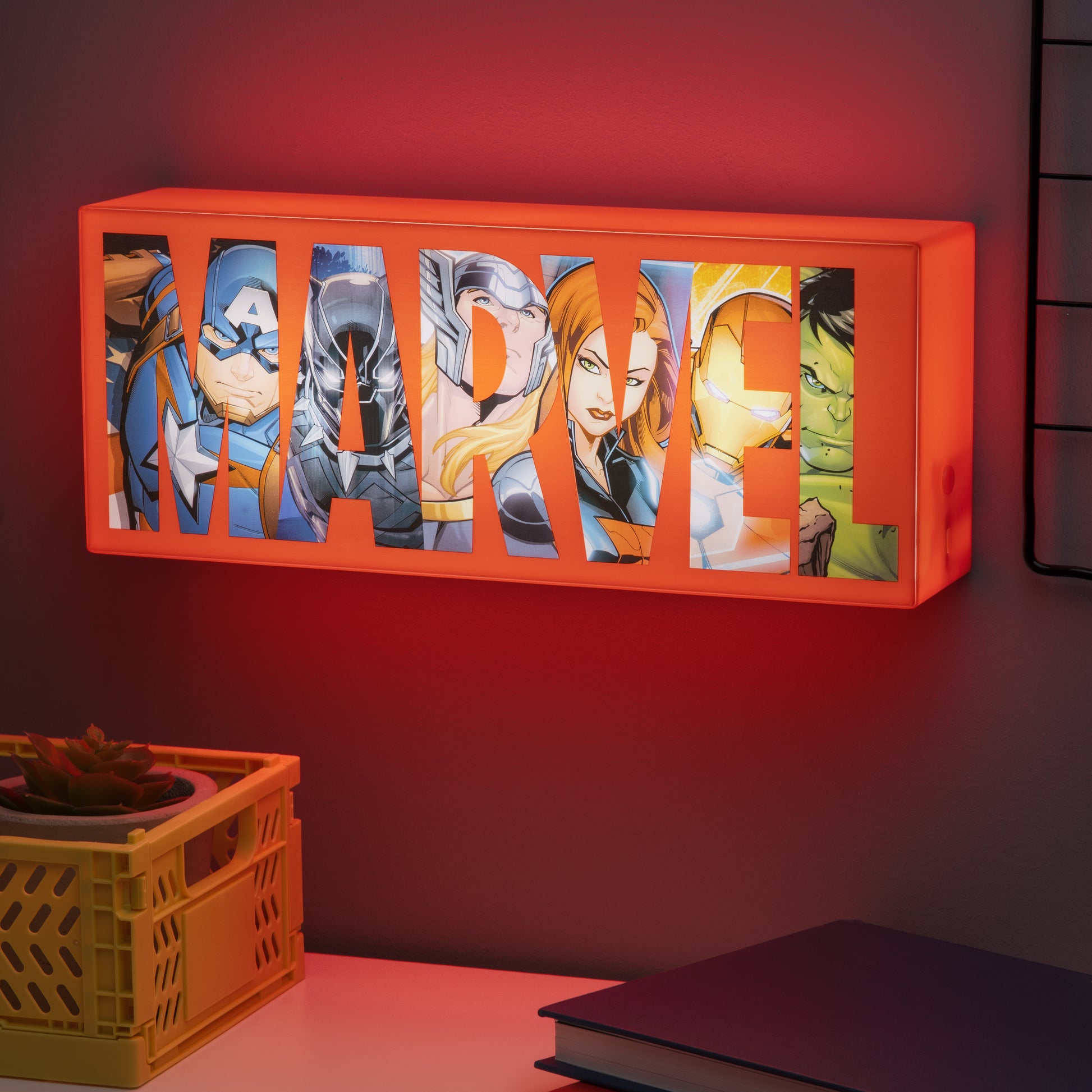 Lámpara Logo Marvel con Personajes Luz de Noche Original - Fan Army