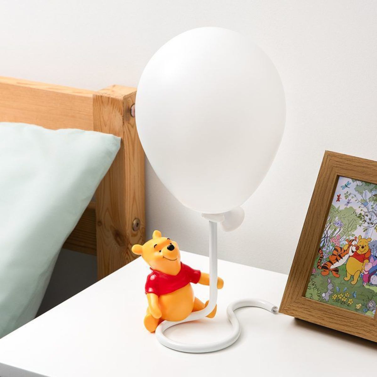 Lámpara Winnie Pooh con Globo LED