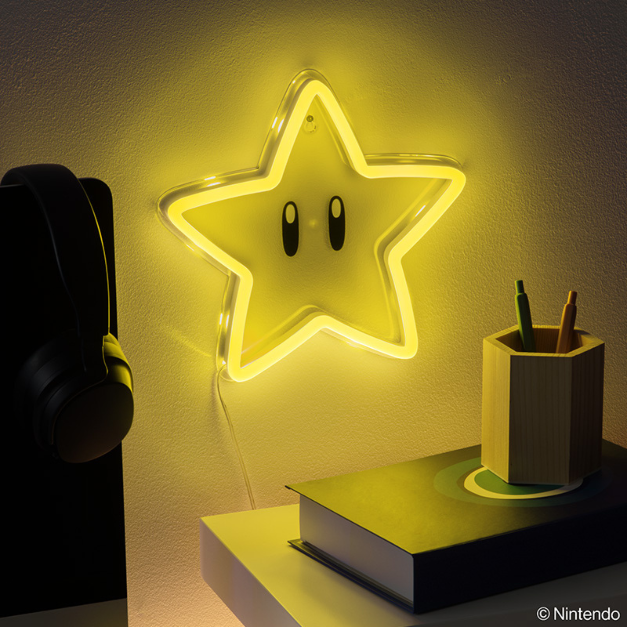 Lámpara Neon Super Mario Star LED 24 cm | Luz Amarilla | Decoración Gamer USB