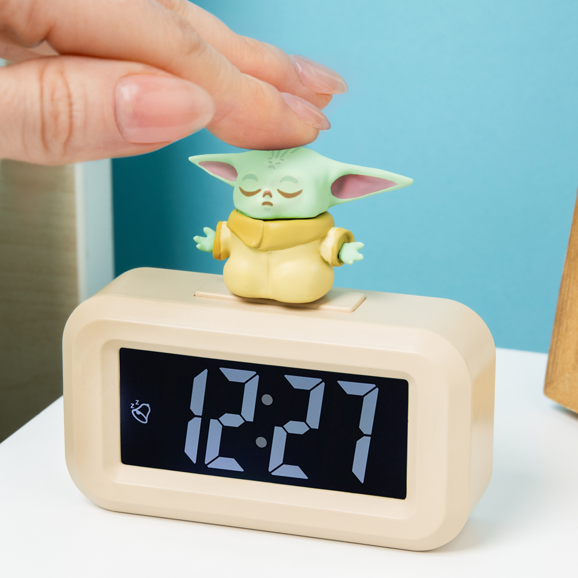 Despertador Grogu Star Wars con Luz Nocturna Reloj Digital Mandalorian