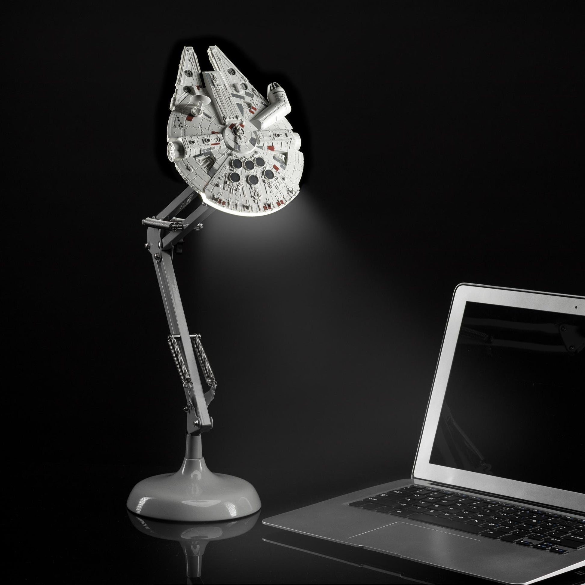 Lámpara de Escritorio Posable Millennium Falcon Luz de Noche Original - Fan Army
