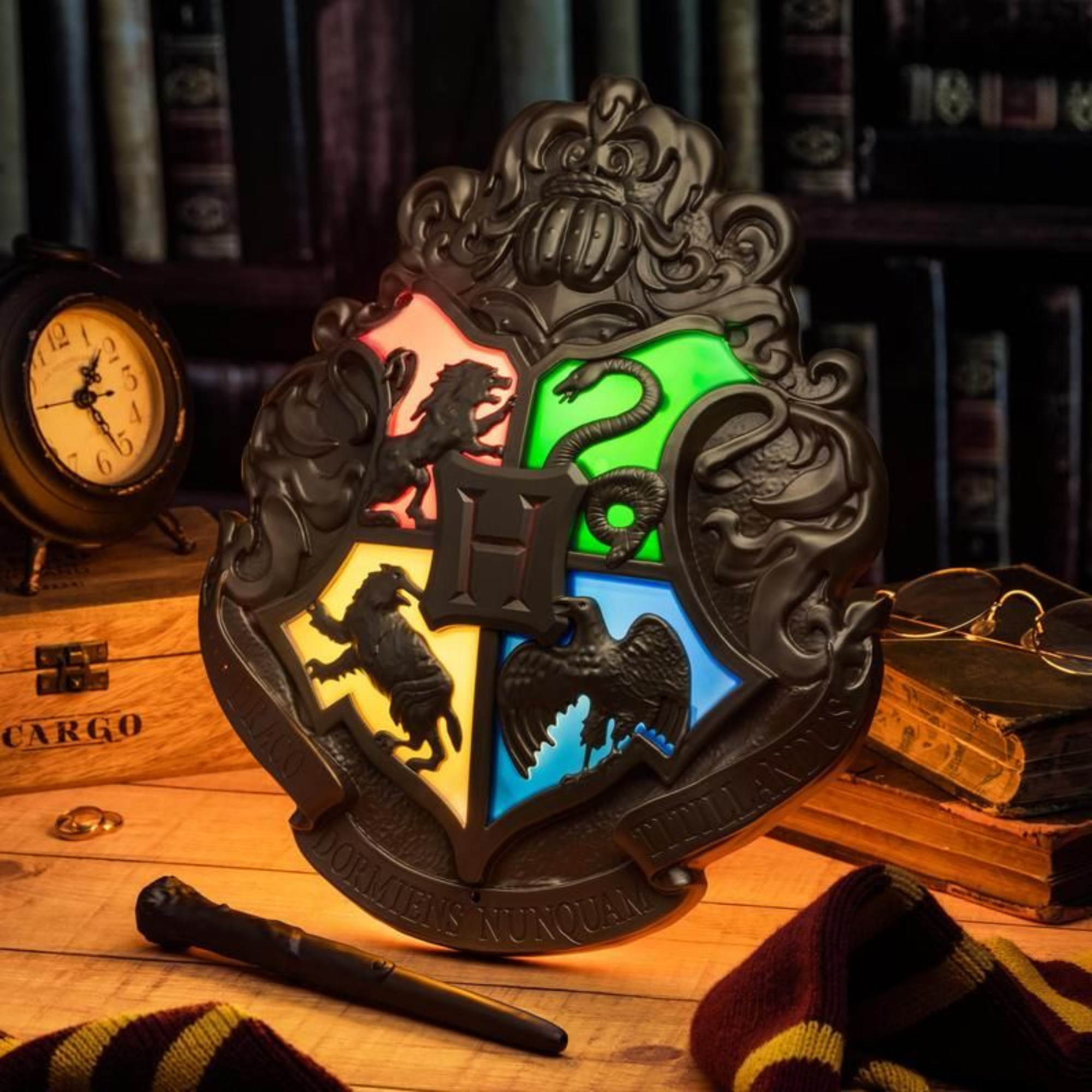 Lámpara Escudo Hogwarts Harry Potter Control Remoto Varita