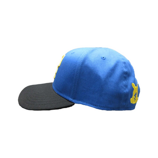 Bioworld Gorra Snapback Pokémon Pikachu con Cola Bordada - Acrílico, Ajustable, Diseño Estructurado, Producto Oficial para Fans