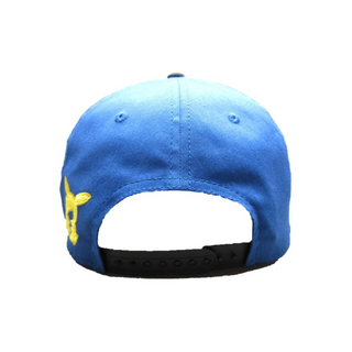 Bioworld Gorra Snapback Pokémon Pikachu con Cola Bordada - Acrílico, Ajustable, Diseño Estructurado, Producto Oficial para Fans