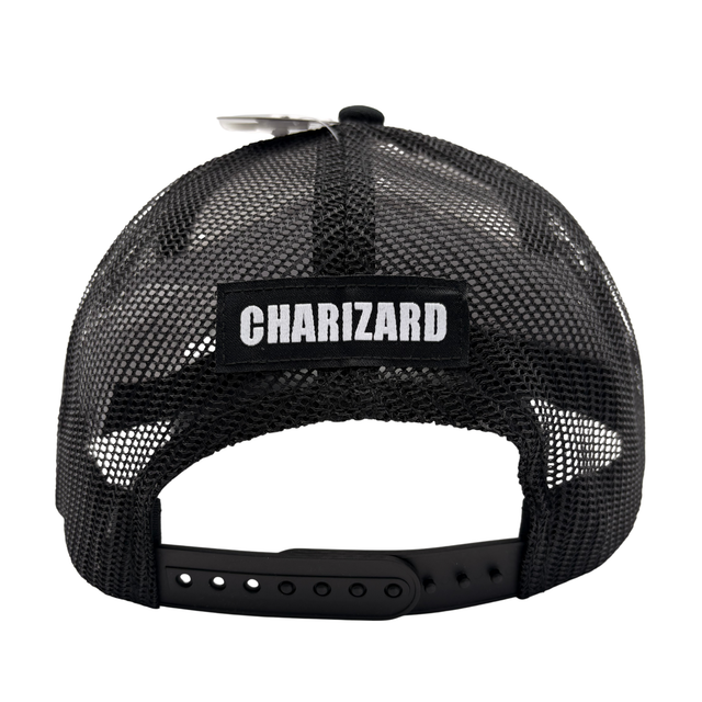 Gorra Pokémon Charizard Adulto Negra y Blanca Tipo Trucker Ajustable
