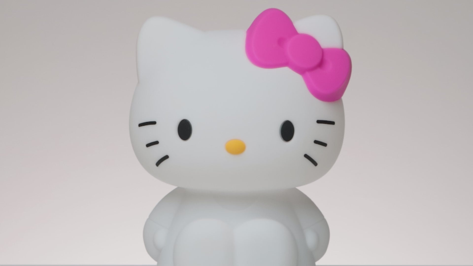 Cargar vídeo: Lámpara Hello Kitty SquishyGlo Recargable Luz de Noche Original