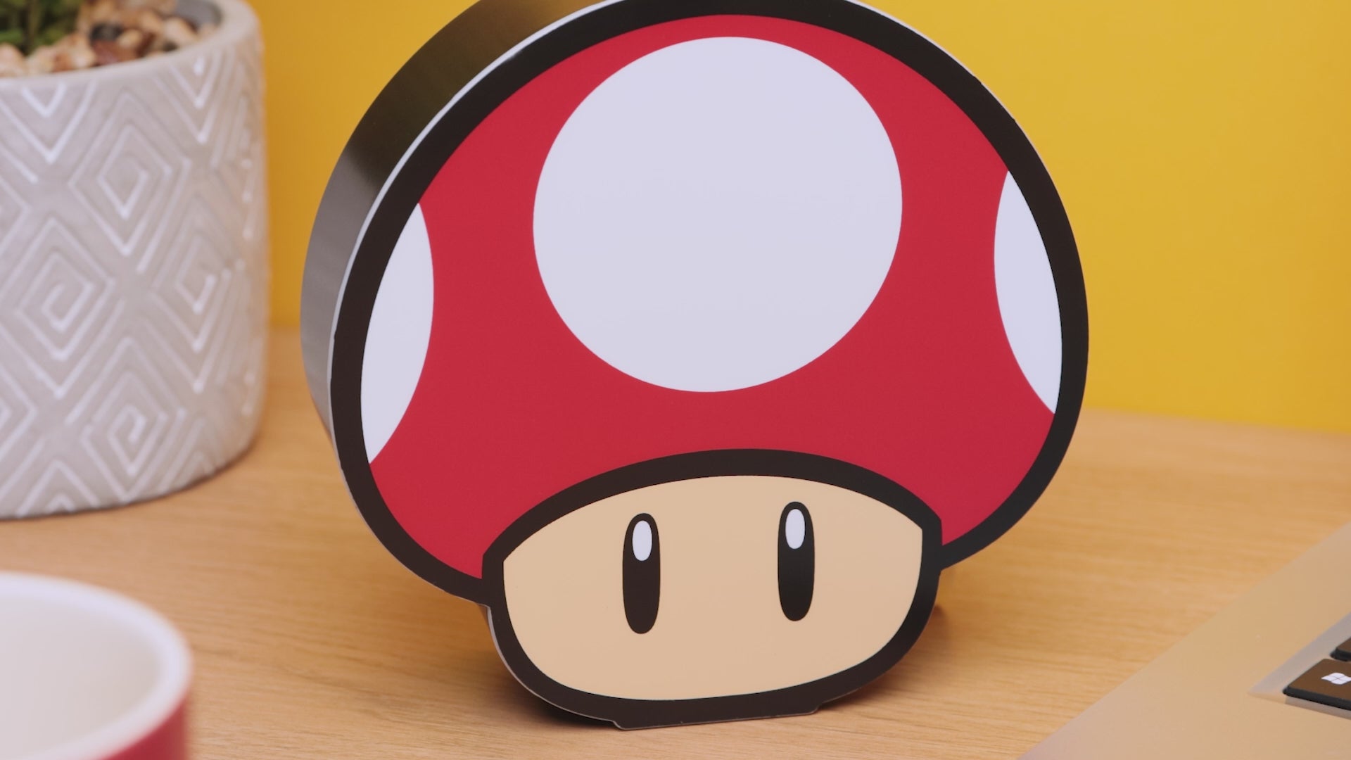 Cargar vídeo: Lámpara Super Mario de Hongo Rojo Nintendo Original